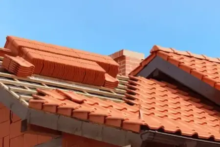 Pose et rénovation de toiture en tuiles à Guîtres